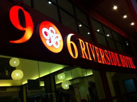 906 Riverside